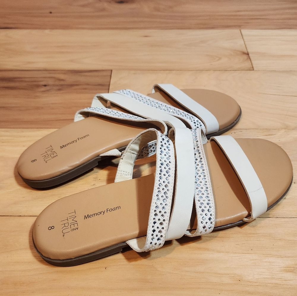 Time and Tru Women's Cream and Silver Sandals 8